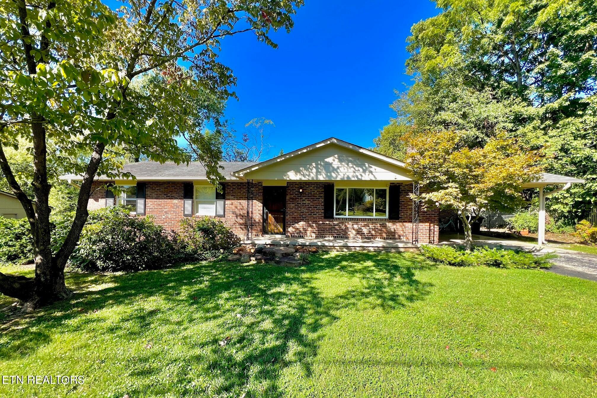 729 Cessna Road Knoxville, TN 37919 - Photo 1 of 3 a front view of a house with a garden