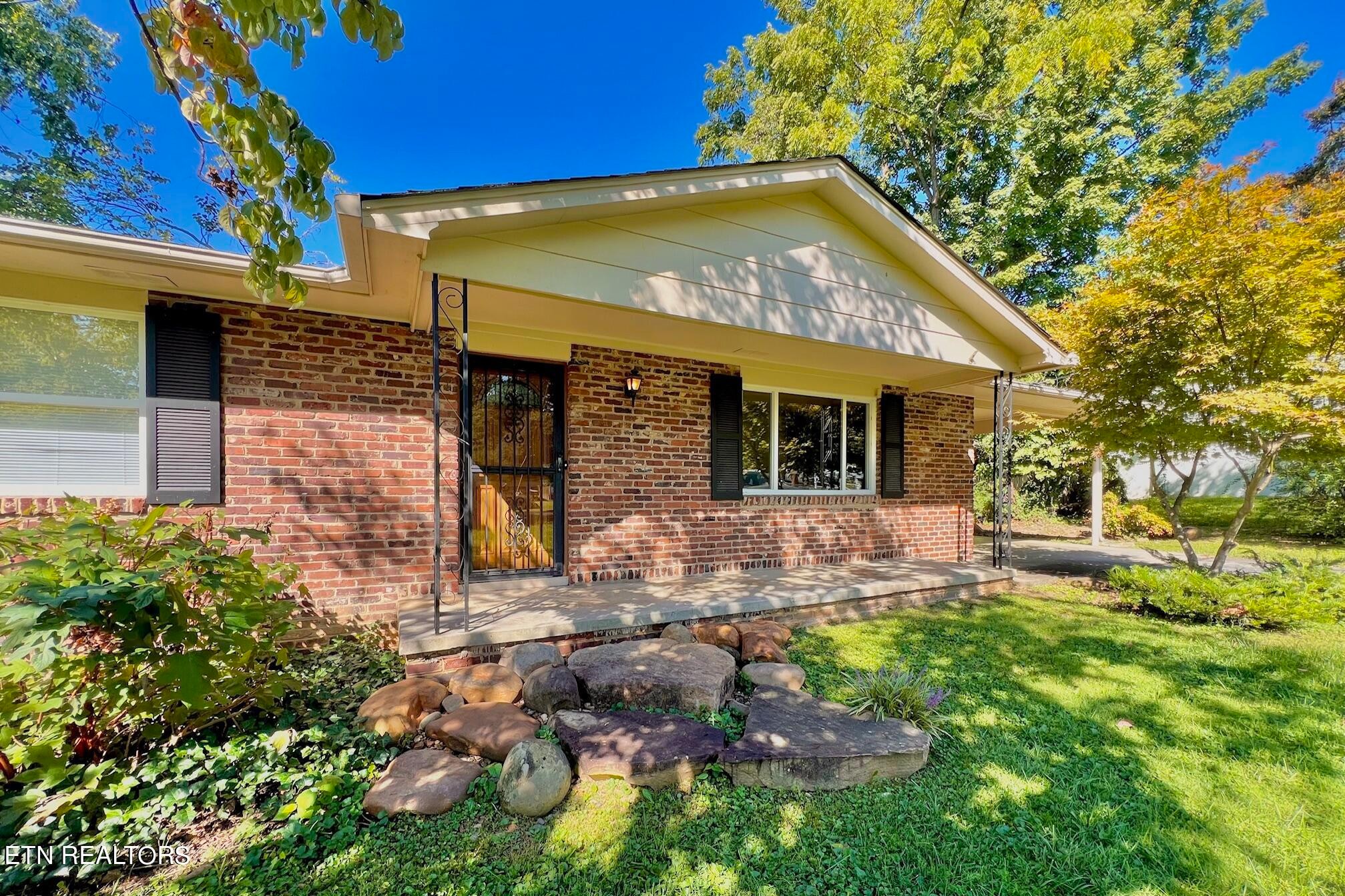 729 Cessna Road Knoxville, TN 37919 - Photo 2 of 3 a front view of a house with a yard