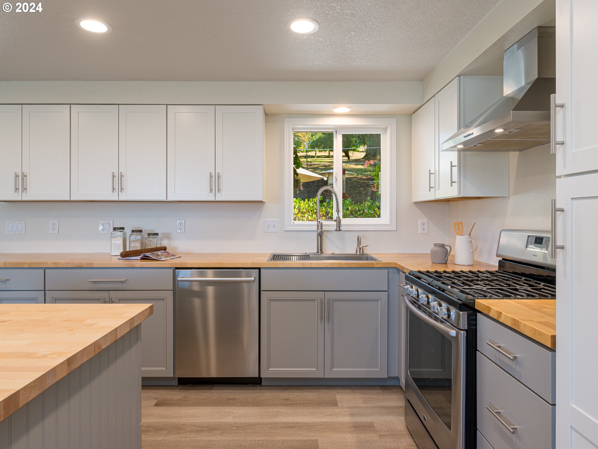 4605 Southwest Homesteader Road Wilsonville, OR 97070 - Photo 6 of 36 Gallery Image 6