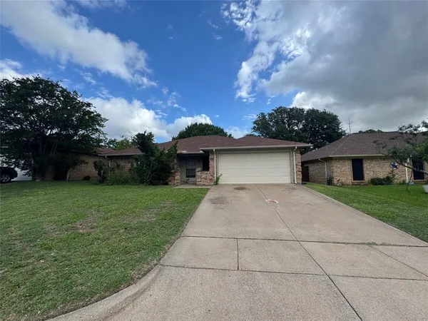 $2,125 | 1940 Willow Vale Drive, Fort Worth, TX 76134