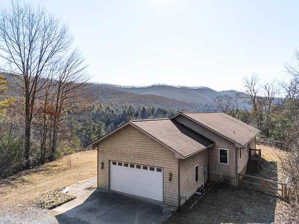 $459,000 | 2923 Upper Peachtree Road, Murphy, NC 28906