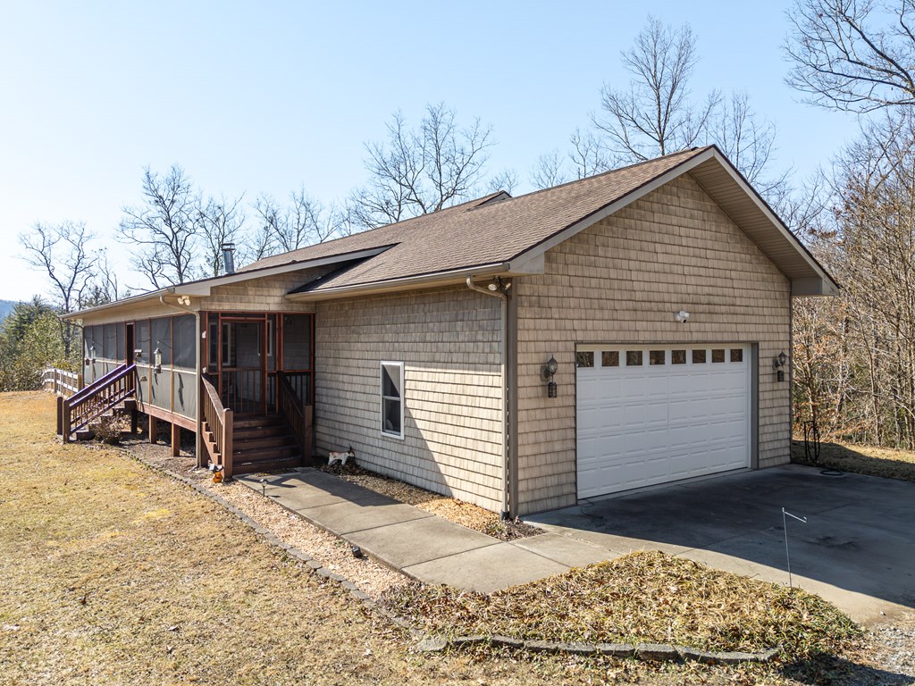 2923 Upper Peachtree Road Murphy, NC 28906 - Photo 2 of 49