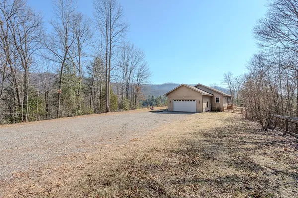 $459,000 | 2923 Upper Peachtree Road, Murphy, NC 28906