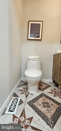 $250,000 | 5806 North Charles Street, Baltimore, MD 21210