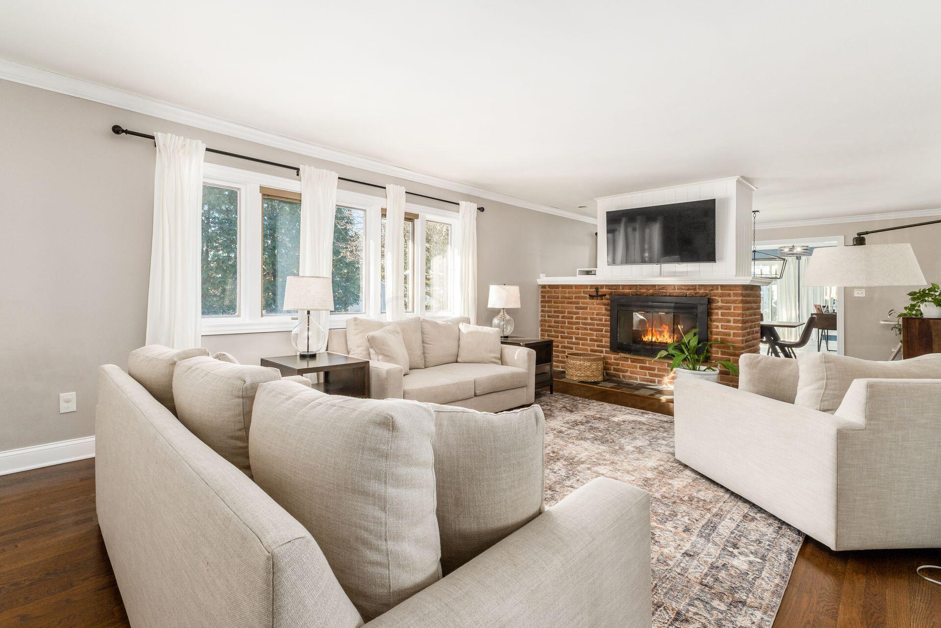 2057 Chardon Road Columbus, OH 43220 - Photo 11 of 42 022_057 Chardon Rd - 052-Edit