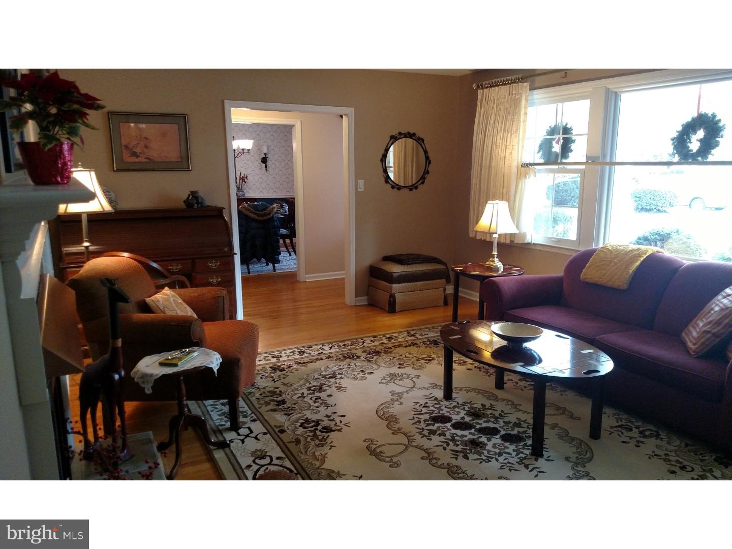 9 Robin Road Moorestown, NJ 08057 - Photo 10 of 21 Living Room