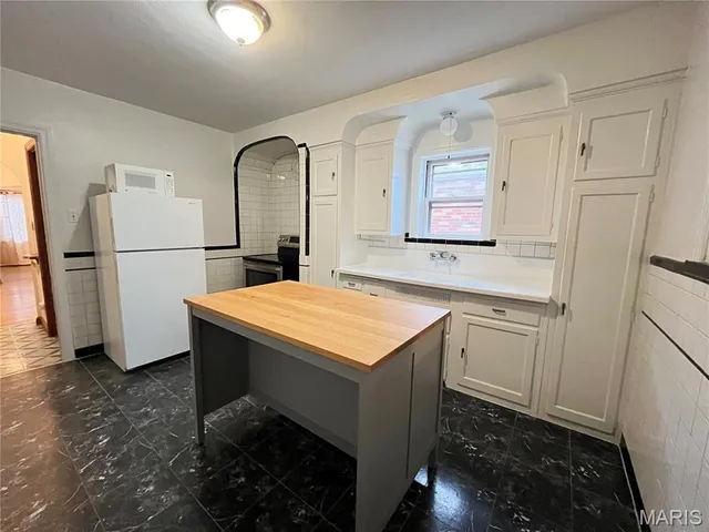 $2,000 | 6430 Bancroft Avenue, St. Louis, MO 63109