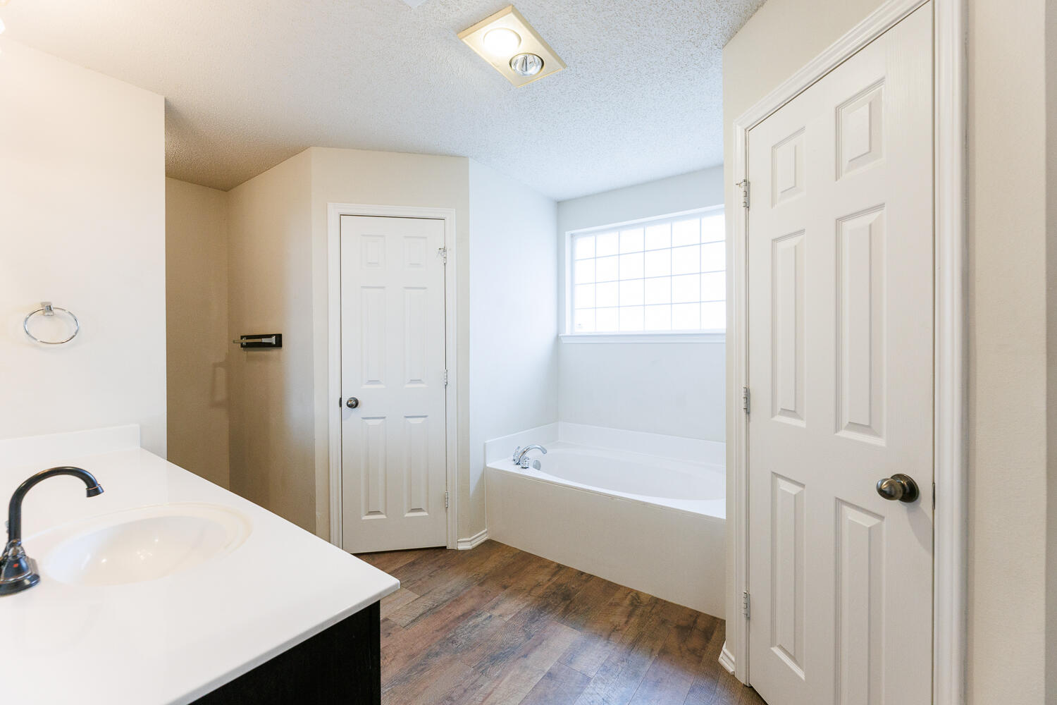 6722 85th Street Lubbock, TX 79424 - Photo 32 of 59 Primary Bathroom