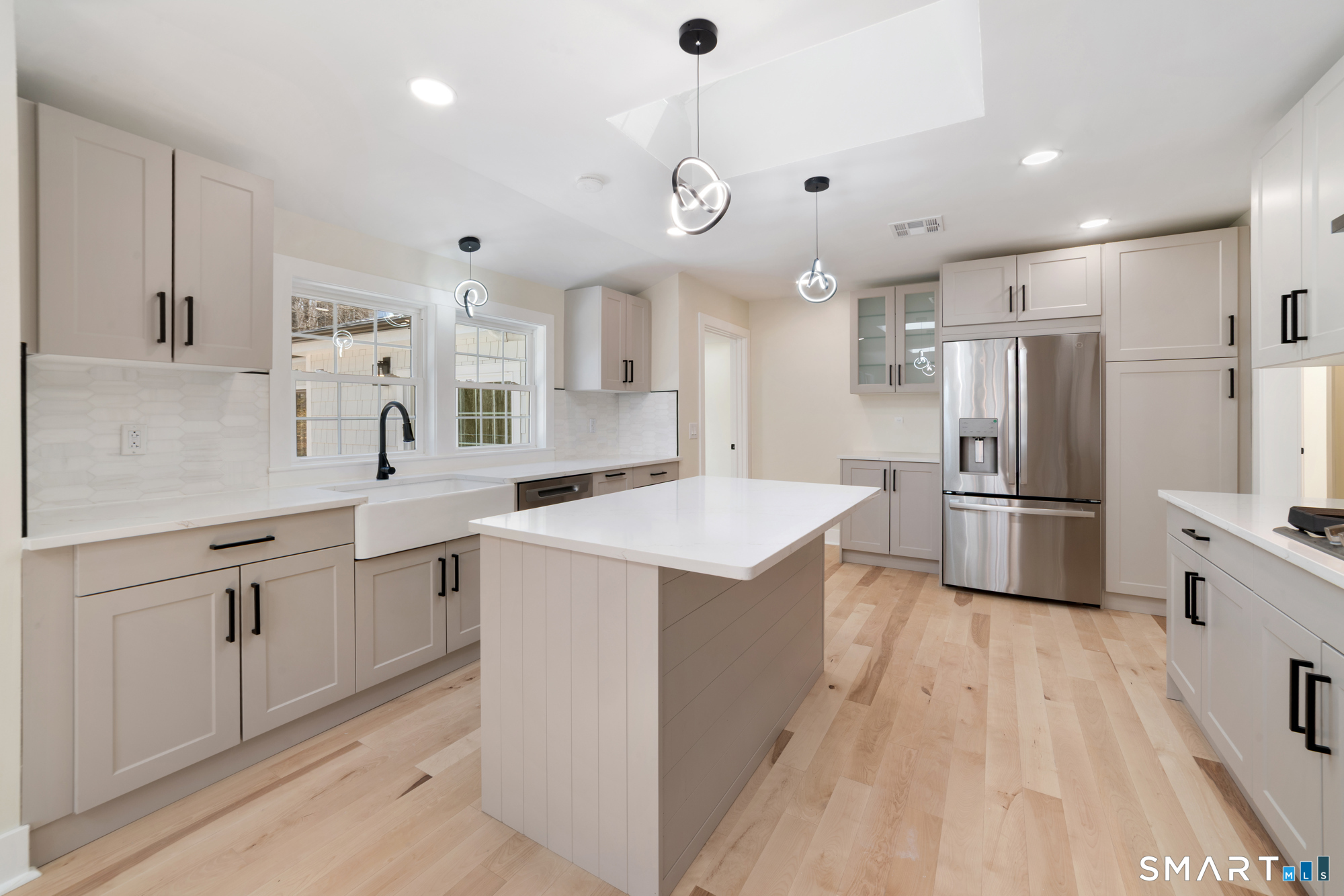 1607 Great Hill Road Guilford, CT 06437 - Photo 7 of 40