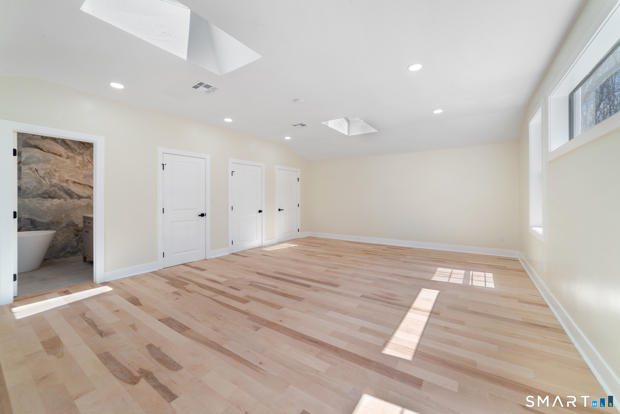 1607 Great Hill Road Guilford, CT 06437 - Photo 10 of 40