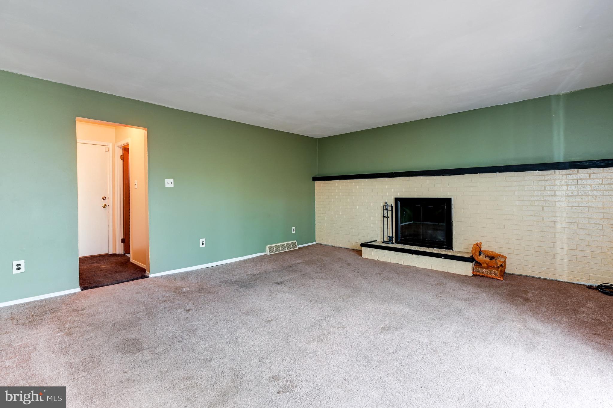 18 Hanover Place Sicklerville, NJ 08081 - Photo 20 of 36 Access to Powder Rm, Laundry Rm and Garage from FR