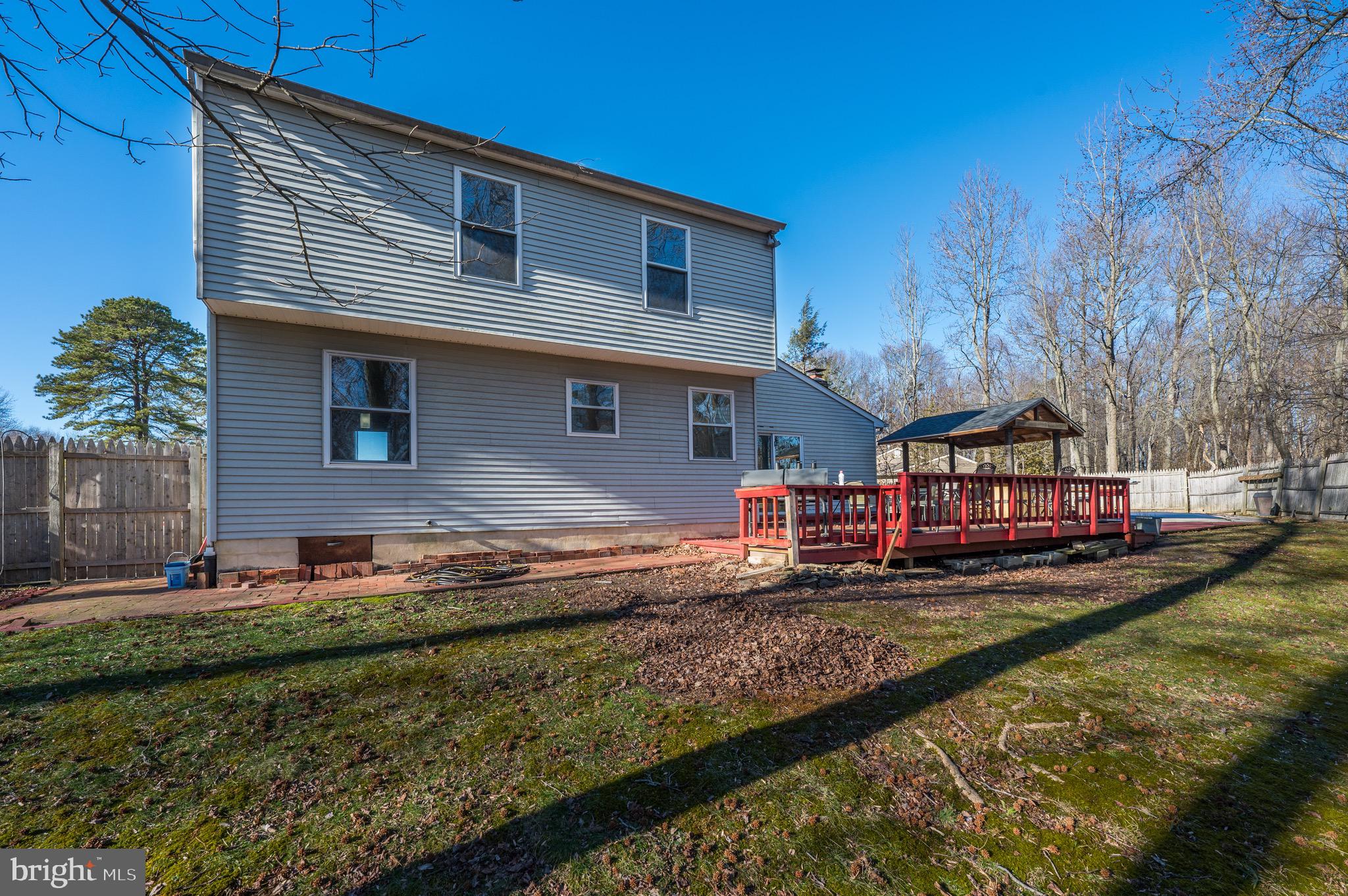 18 Hanover Place Sicklerville, NJ 08081 - Photo 31 of 36 Tiered Deck with Tikki Bar in Rear Yard
