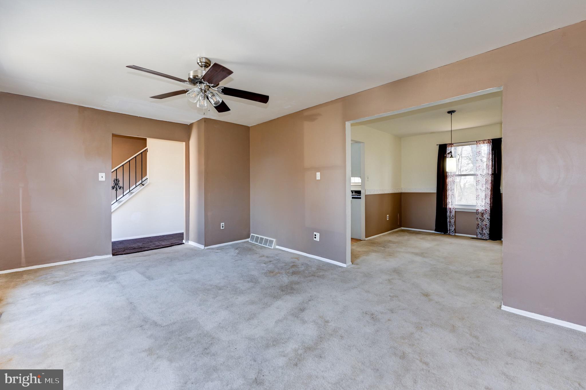18 Hanover Place Sicklerville, NJ 08081 - Photo 8 of 36 Access to Formal Dining Room from Living Room