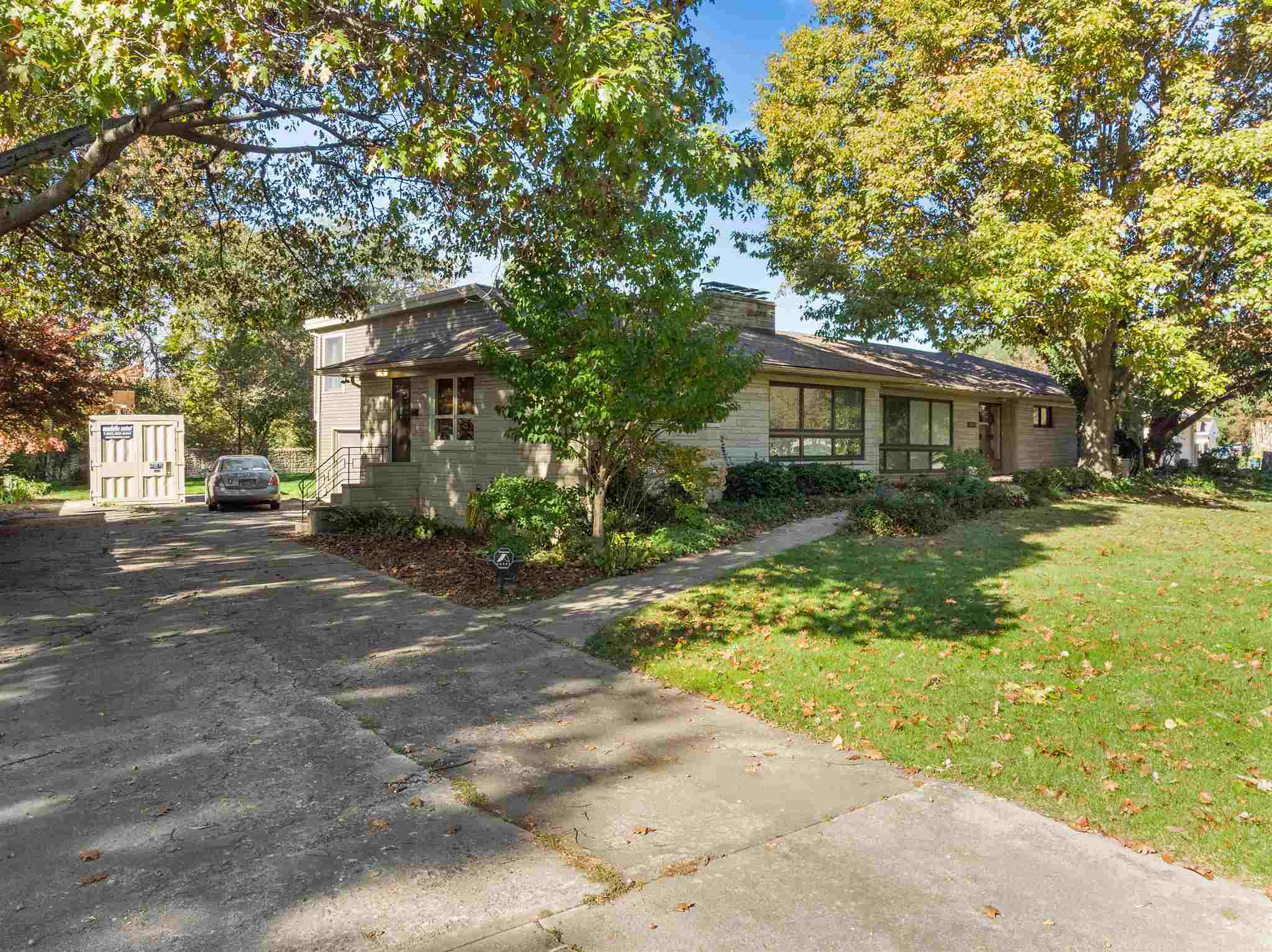 4922 Stratford Road Fort Wayne, IN 46807 - Photo 2 of 16