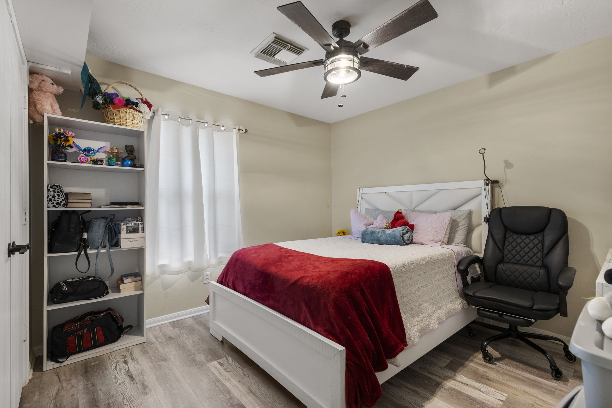 29106 Foxingham Circle Spring, TX 77386 - Photo 6 of 47 a bedroom with a bed furniture and a window