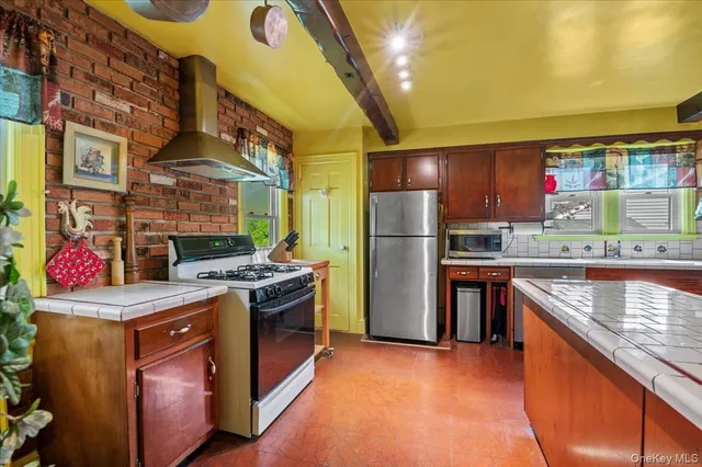 $749,000 | 88 Coles Street, Glen Cove, NY 11542