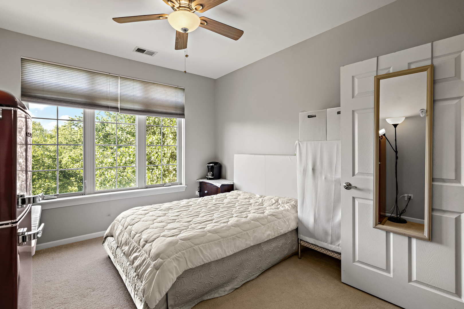 660 McHenry Road, Unit 306 Wheeling, IL 60090 - Photo 12 of 17 a bedroom with a large bed and a chandelier