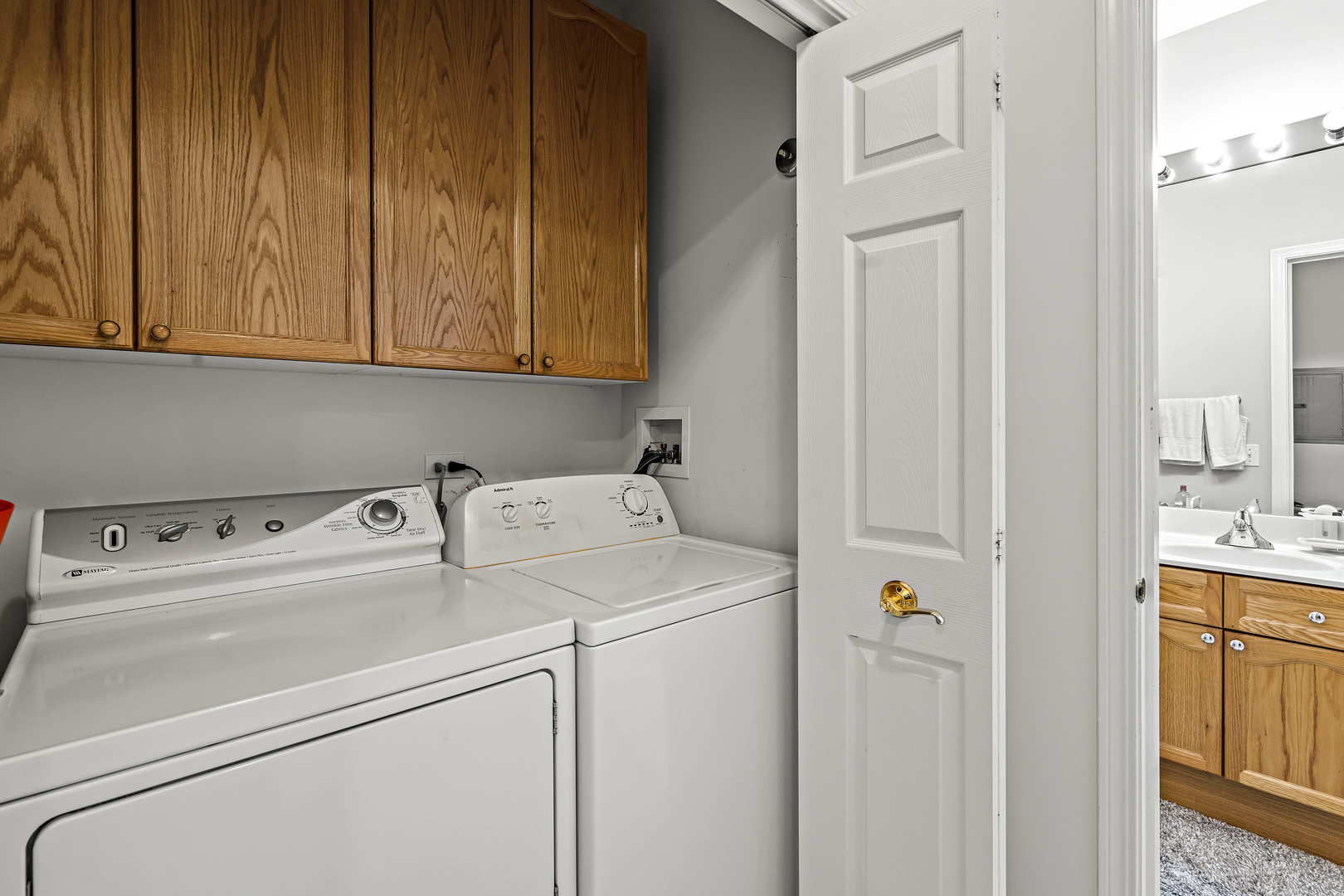 660 McHenry Road, Unit 306 Wheeling, IL 60090 - Photo 15 of 17 a utility room with dryer and washer