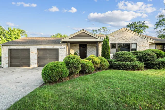 $539,900 | 16W639 Red Oak Avenue, Bensenville, IL 60106