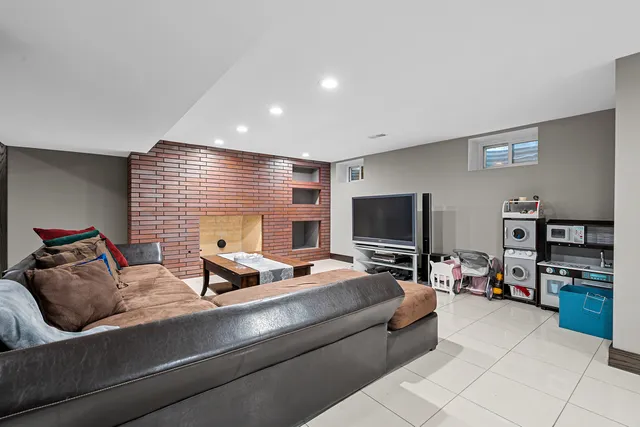 $539,900 | 16W639 Red Oak Avenue, Bensenville, IL 60106