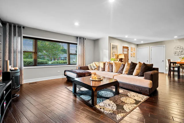 $539,900 | 16W639 Red Oak Avenue, Bensenville, IL 60106