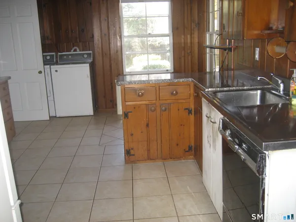 $370,000 | 236 Harland Road, Norwich, CT 06360