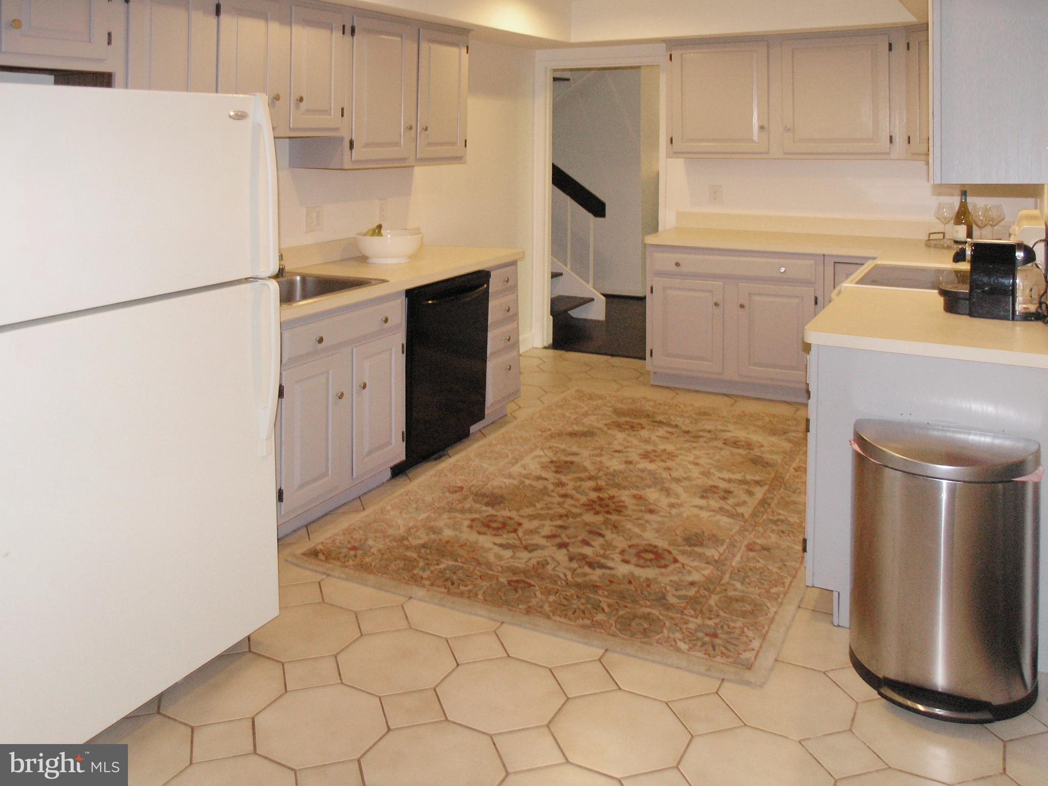 1622 Greenbriar Court Reston, VA 20190 - Photo 11 of 30 Kitchen