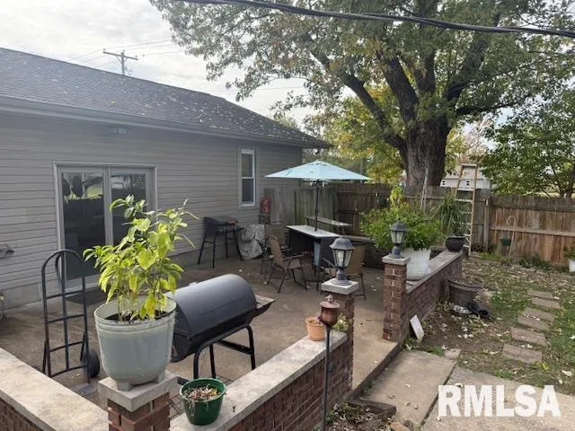 $219,000 | 401 East Cross Street, Herrin, IL 62948