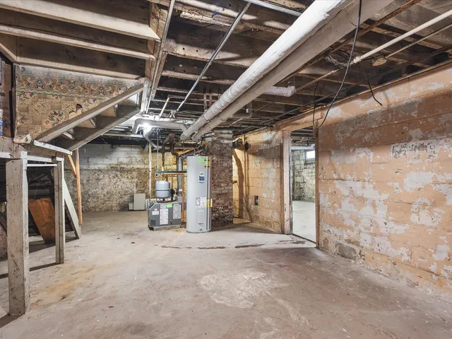 a view of an empty room with wooden roof