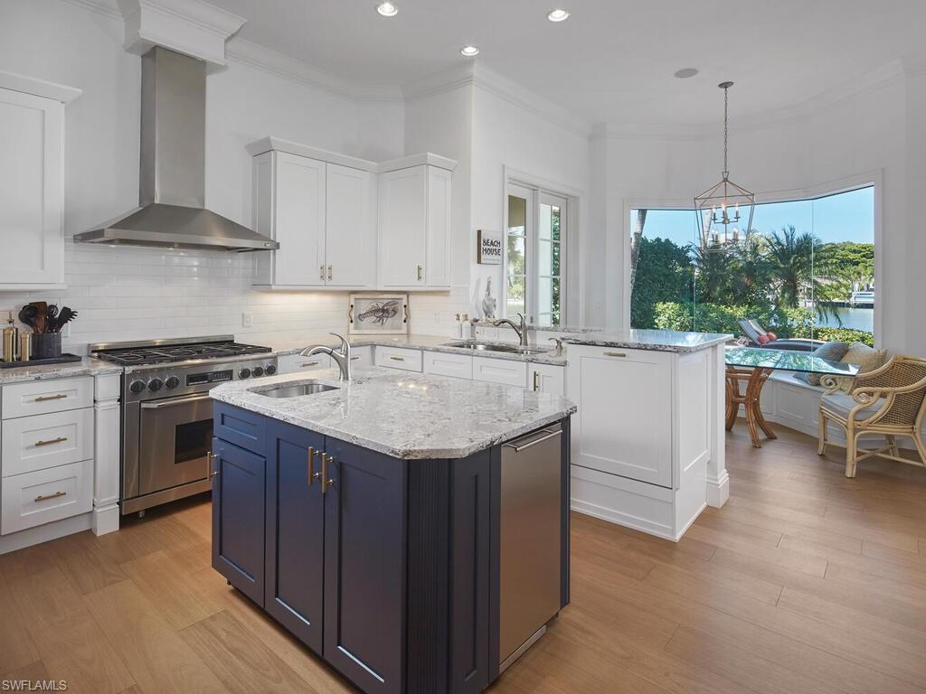 377 Pirates Bight Naples, FL 34103 - Photo 13 of 44