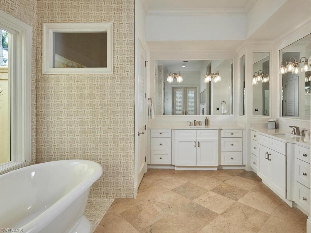 377 Pirates Bight Naples, FL 34103 - Photo 22 of 44