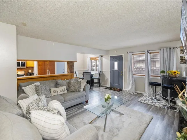 $180,000 | 6342 84th Court North, Brooklyn Park, MN 55445