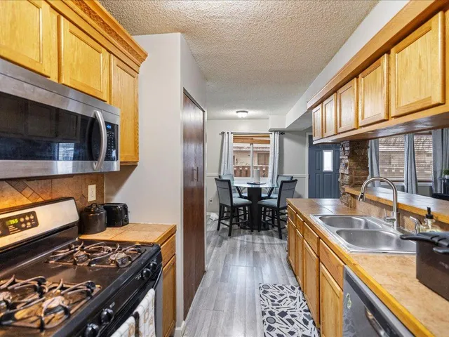 $180,000 | 6342 84th Court North, Brooklyn Park, MN 55445