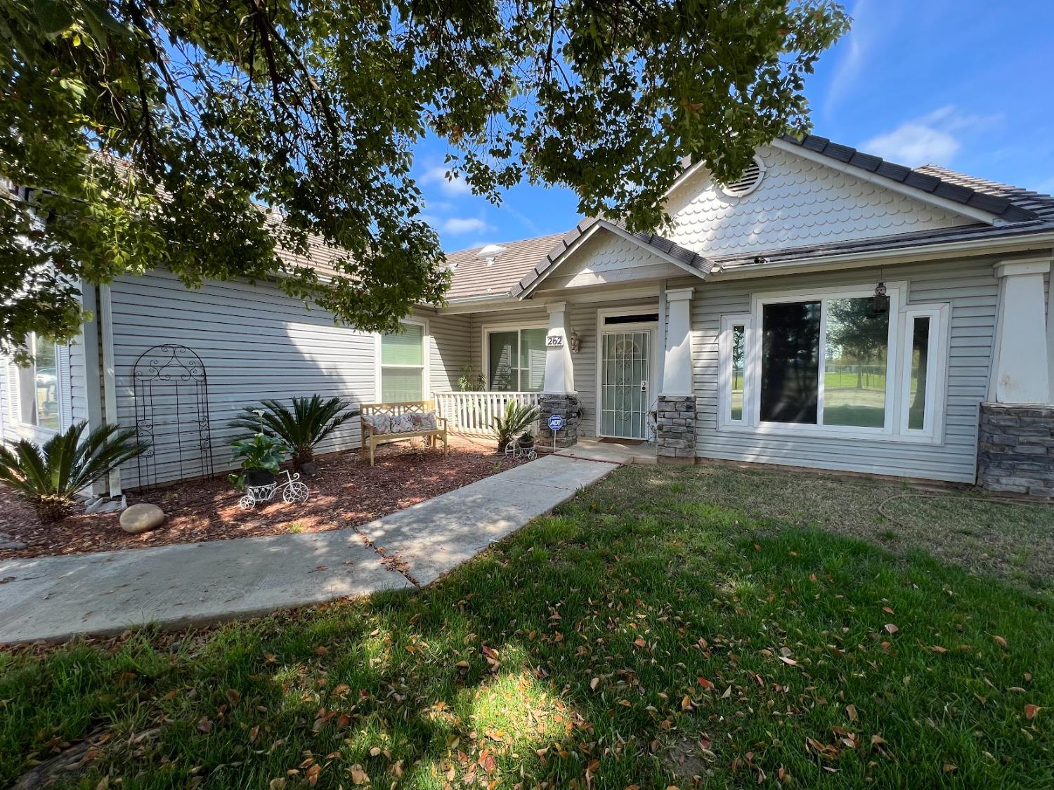 262 East Parlier Avenue Reedley, CA 93654 - Photo 1 of 16 Gallery Image 1