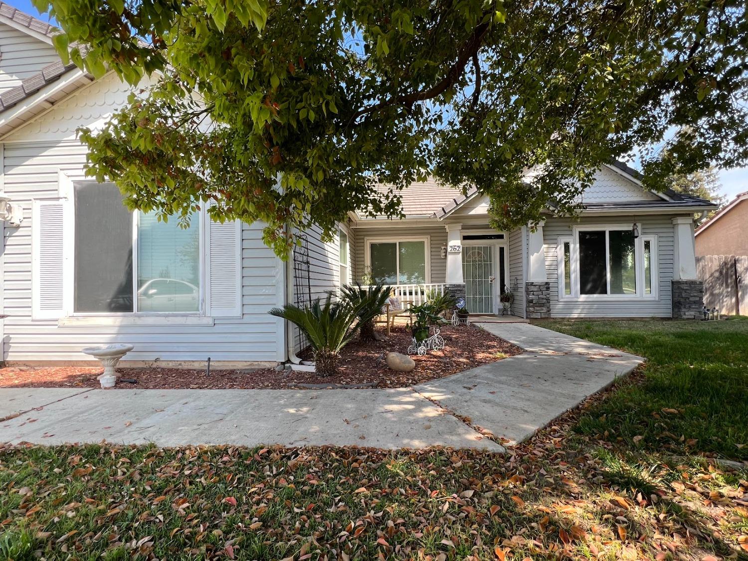 262 East Parlier Avenue Reedley, CA 93654 - Photo 2 of 16 Gallery Image 2