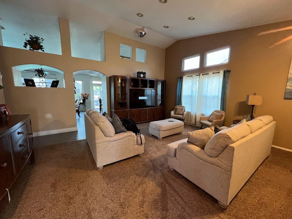 262 East Parlier Avenue Reedley, CA 93654 - Photo 4 of 16 Gallery Image 4