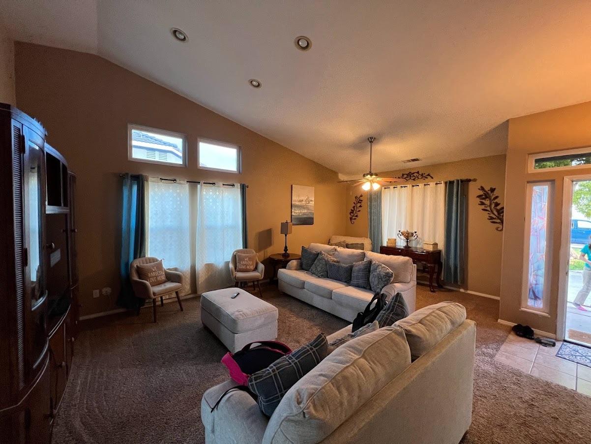 262 East Parlier Avenue Reedley, CA 93654 - Photo 5 of 16 Gallery Image 5