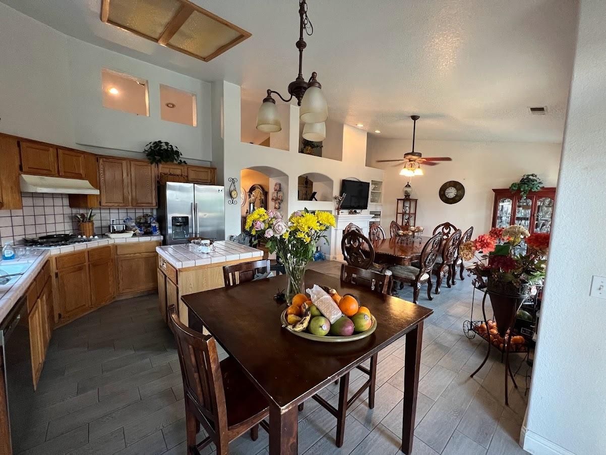 262 East Parlier Avenue Reedley, CA 93654 - Photo 8 of 16 Gallery Image 8