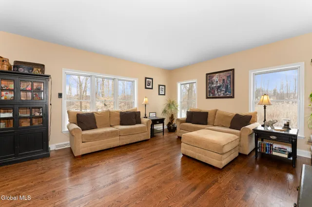 $599,900 | 2 Goldfield Lane, Clifton Park, NY 12148