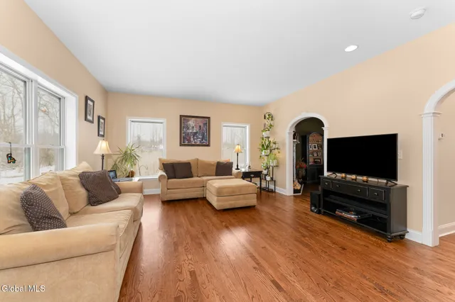 $599,900 | 2 Goldfield Lane, Clifton Park, NY 12148