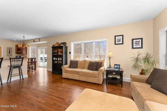 $599,900 | 2 Goldfield Lane, Clifton Park, NY 12148