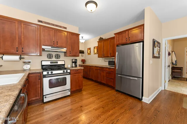 $599,900 | 2 Goldfield Lane, Clifton Park, NY 12148