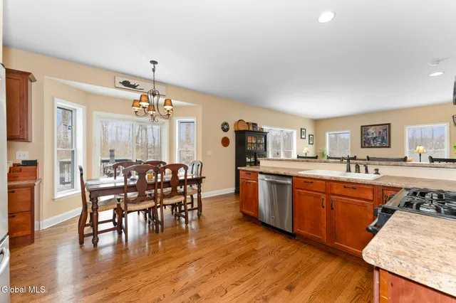 $599,900 | 2 Goldfield Lane, Clifton Park, NY 12148