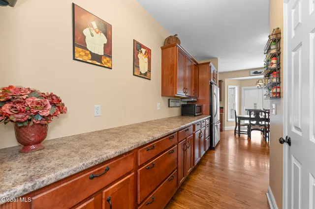 $599,900 | 2 Goldfield Lane, Clifton Park, NY 12148