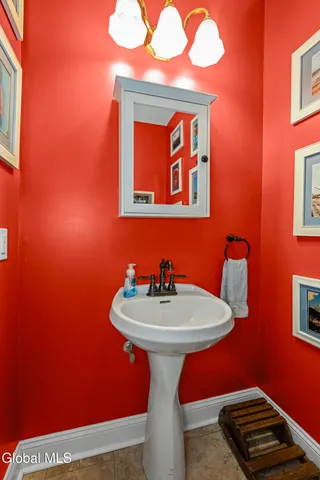 $599,900 | 2 Goldfield Lane, Clifton Park, NY 12148