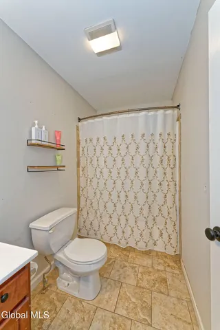 $599,900 | 2 Goldfield Lane, Clifton Park, NY 12148