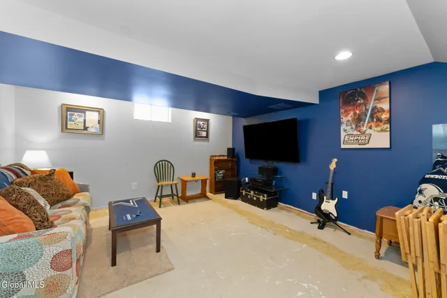 $599,900 | 2 Goldfield Lane, Clifton Park, NY 12148