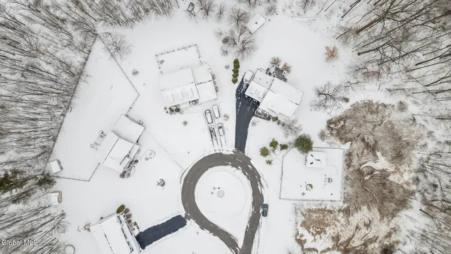 $599,900 | 2 Goldfield Lane, Clifton Park, NY 12148