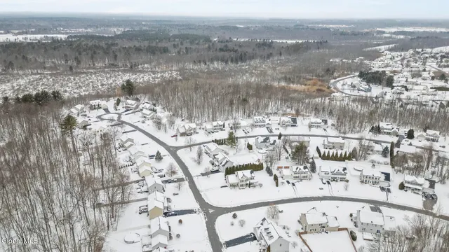 $599,900 | 2 Goldfield Lane, Clifton Park, NY 12148