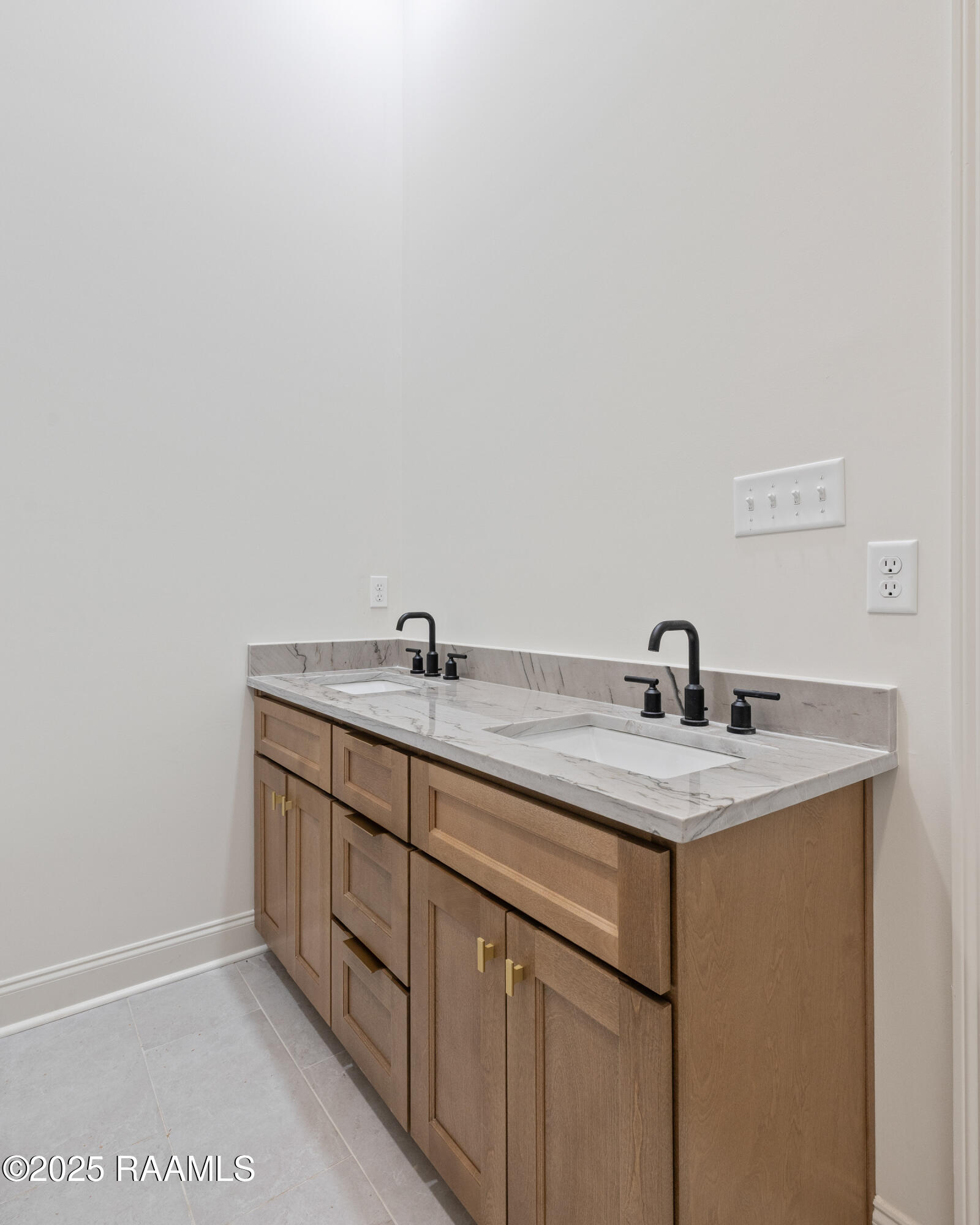 111 Porch View Drive Lafayette, LA 70508 - Photo 21 of 24 Bathroom 2